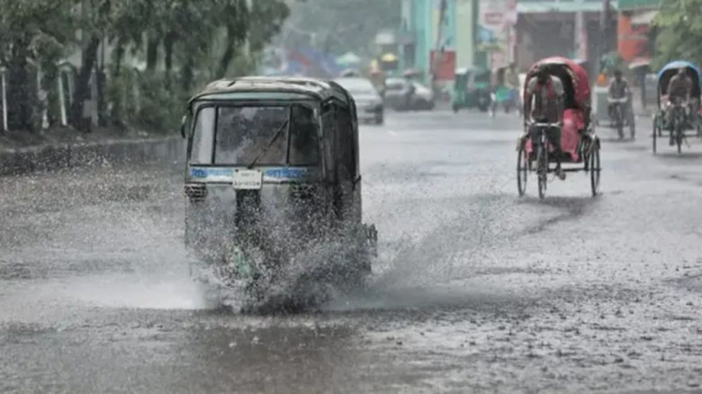 চলতি মাসে দেশজুড়ে টানা বৃষ্টি ও বন্যার আভাস